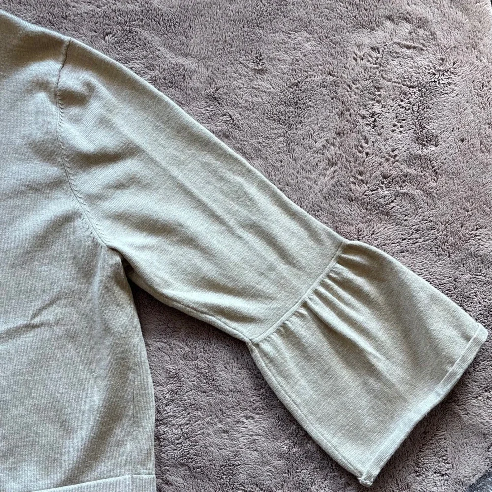 Calvin Klein Women Beige Bell Sleeve Cropped Cardigan Sweater Size L - Picture 7 of 7